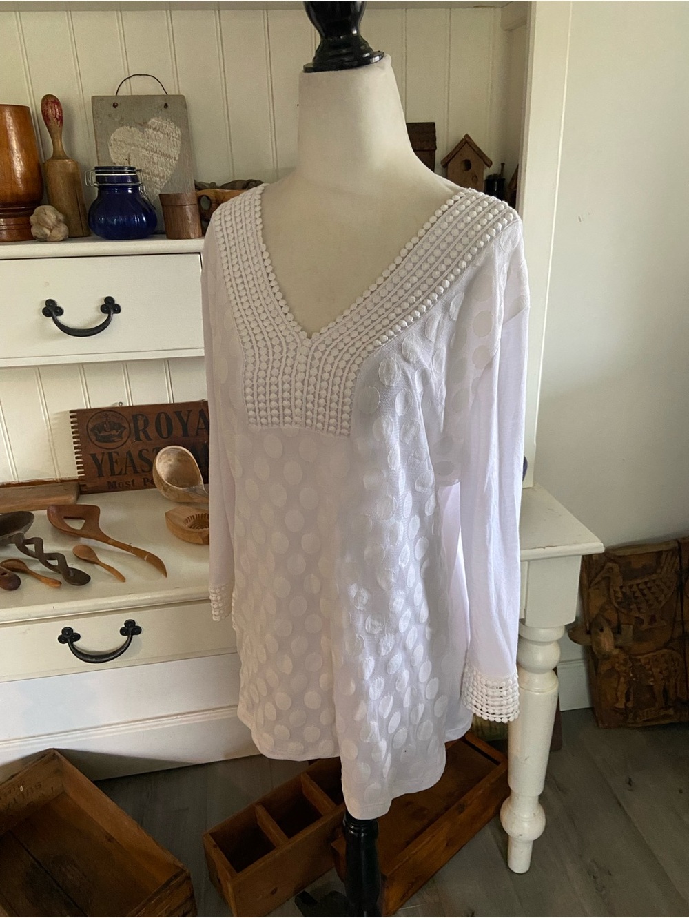 Women's White V-Neck Textured Tunic Top
